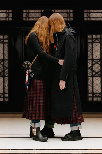 chi é il modello burberry 2019 che balla|Burberry, la sfilata primavera estate 2019 porta in scena .